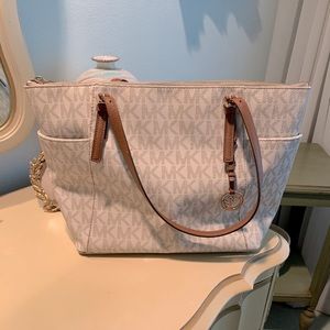 ⭐️MICHAEL KORS SIGNATURE JET SET TOTE BAG⭐️